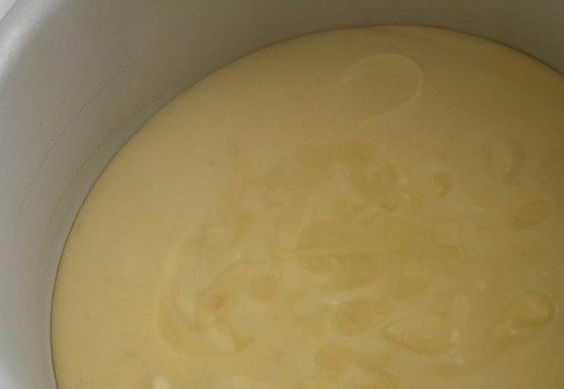 1. Этап. Абрикосовое мороженое с бадьяном: Переложите массу в мороженицу.