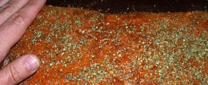 1. Этап. Вяленая свинина со специями: Затем вновь промываем мясо, вытираем насухо салфетками. Теперь обваляем мясо в специях и обратно в холодильник на 24 часа.