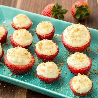 Cheesecake-Stuffed Strawberries