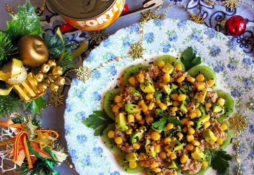 1. Этап. Новогодний салат Тунец и киви: Подавайте к праздничному столу!