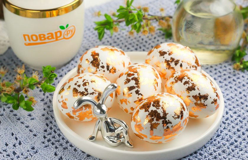 1. Этап. Яйца с поталью: Затем можно подавать их к столу или охладить в холодильнике. Светлого вам праздника Пасхи!