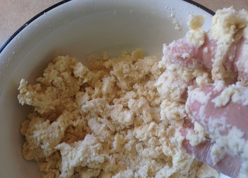 1. Этап. Легкий рецепт печенья: И руками перемешиваем все ингредиенты.