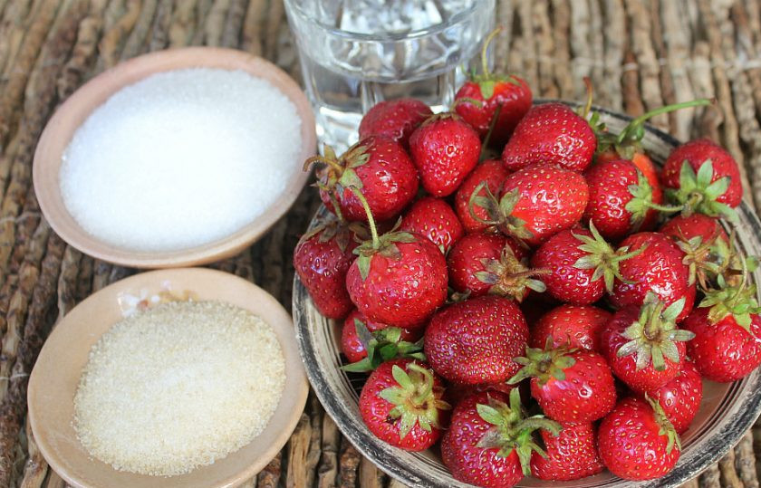 1. Этап. Мармелад из клубники в домашних условиях: Подготовим ингредиенты.