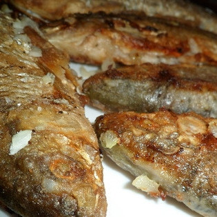 Жареная рыба чебак