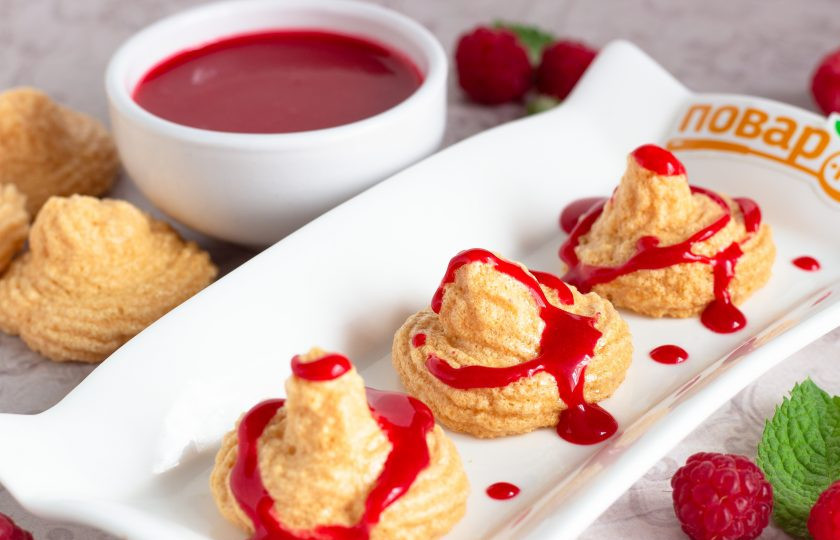 1. Этап. Меренги с малиновым соусом: Приятного аппетита!