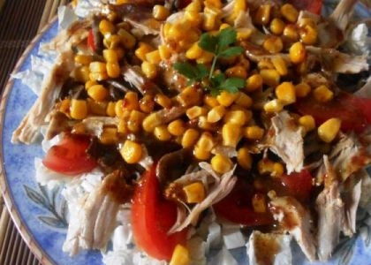 1. Этап. Cалат из куриного филе с шампиньонами: Поливаем приготовленным соусом салат. Пусть он немного постоит в прохладном месте, чтоб пропитаться, и затем можно подавать на стол. Приятного аппетита!