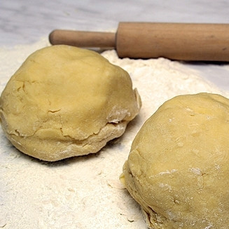 1. Этап. Пирог с сыром и мясом: Из холодильника достаем тесто, делим на 2 части - побольше и поменьше.