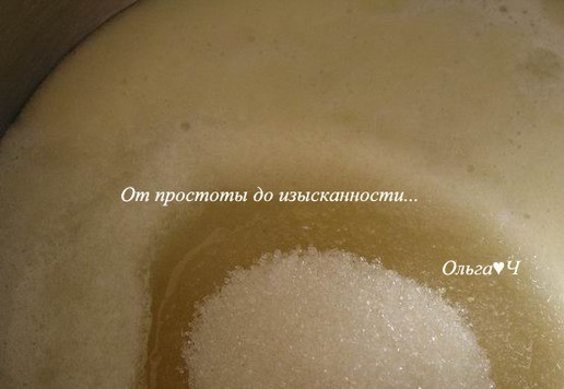 1. Этап. Торт Дыня и лимон: Добавьте воду, сахар и ванилин, перемешайте.