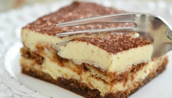 1. Этап. Тирамису классический итальянский: 7. Спустя необходимое время аккуратно разрежьте десерт на кусочки и подавайте. Приятного чаепития!