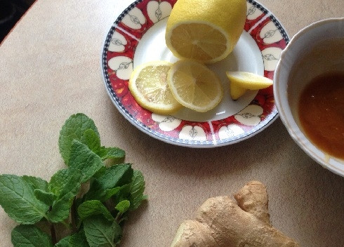 1. Этап. Полезный имбирный чай: Имбирный чай готовится очень легко, лучше его пить вприкуску с медом.