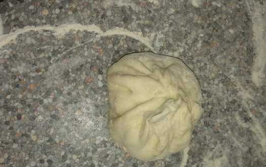 1. Этап. Хычины с мясом: 4. Получается вот такой шарик с начинкой. Фарш не должен быть слишком 