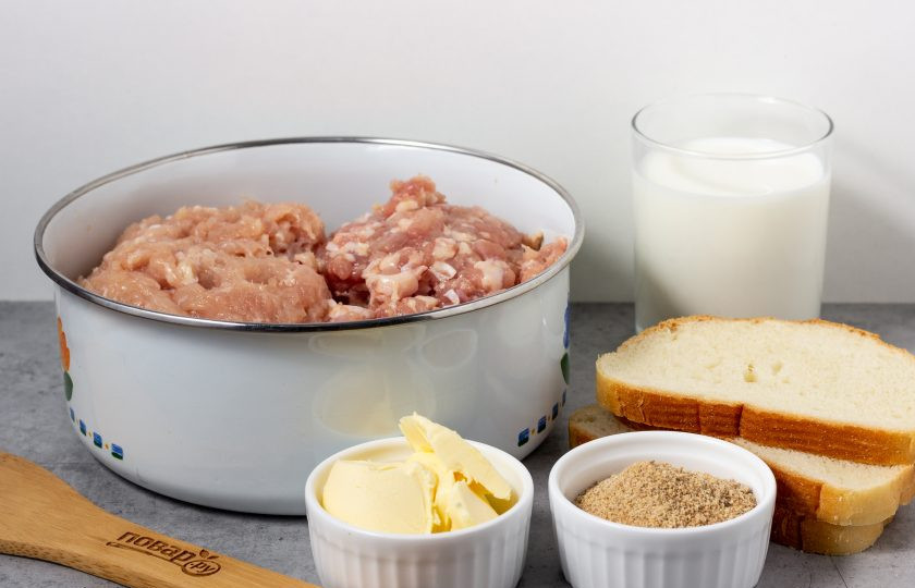 1. Этап. Куриная котлета по ГОСТу: Подготовьте все необходимые ингредиенты.