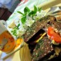 Бутерброд по-итальянски На фото весь не хитрый состав нашего вкусного завтрака: хлеб зерновой, сыр колбасный копченный, помидоры, грибы, сливочное масло и орегано Грибы вымыть, порезать и слегка обжарить на сливочном масле. После того как удалим из сковородки грибы, в этом же масле обжарим с двух сторон хлеб, совсем немножко. После чего на 2 кусочка из четырех кладем сыр, сверху грибочки... ... сверху грибов помидорки, посыпаем все орегано и закрываем оставшимися ломтиками хлеба. Переворачиваем бутерброд и накрываем сковороду крышкой на 3-4 минуты. И все, наш завтрак готов!