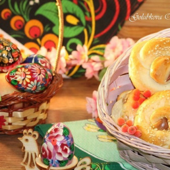 Сладкие пасхальные крученки с изюмом