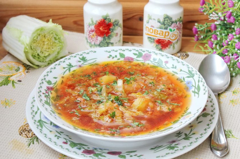 1. Этап. Борщ с пекинской капустой: Борщ с пекинской капустой готов. Подавайте с зеленью.