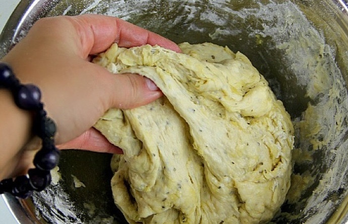 1. Этап. Фокачча (рецепт): 11. Тесто должно получиться мягкое, но не липкое.