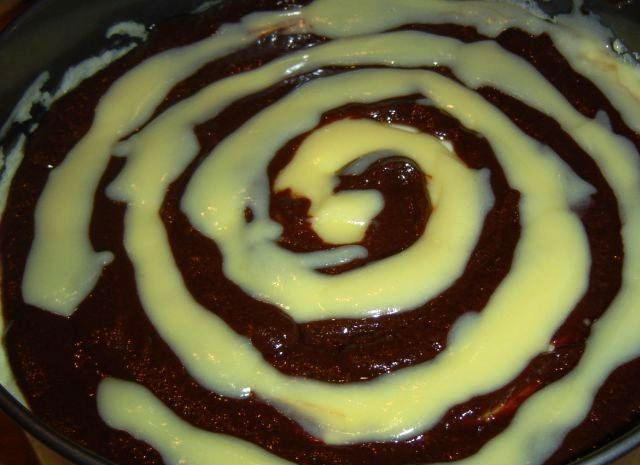 1. Этап. Сливочный тарт с карамелью: Пока карамель не остыла, покрываем ей наш застывший тарт.