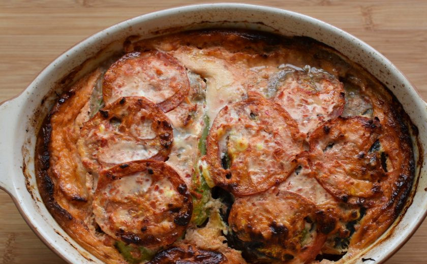 1. Этап. Кебабы в овощах по-турецки: Запекайте в разогретой до 200 градусов духовке минут 15, до румяной корочки. Затем убавьте нагрев до 170 и доведите блюдо до готовности – при проколе вощи должны быть мягкими. Дайте постоять без нагрева минут 5-7.