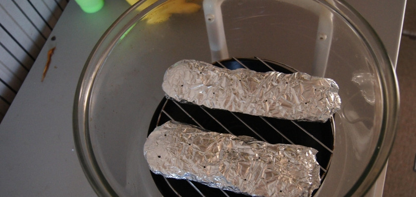 1. Этап. Мясо для бутербродов: 6. Перекладываю мясо на решетку аэрогриля.