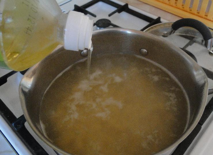 1. Этап. Гарнир к бефстроганов: 2. Варим наши рожки до готовности (около 5-7 минут).