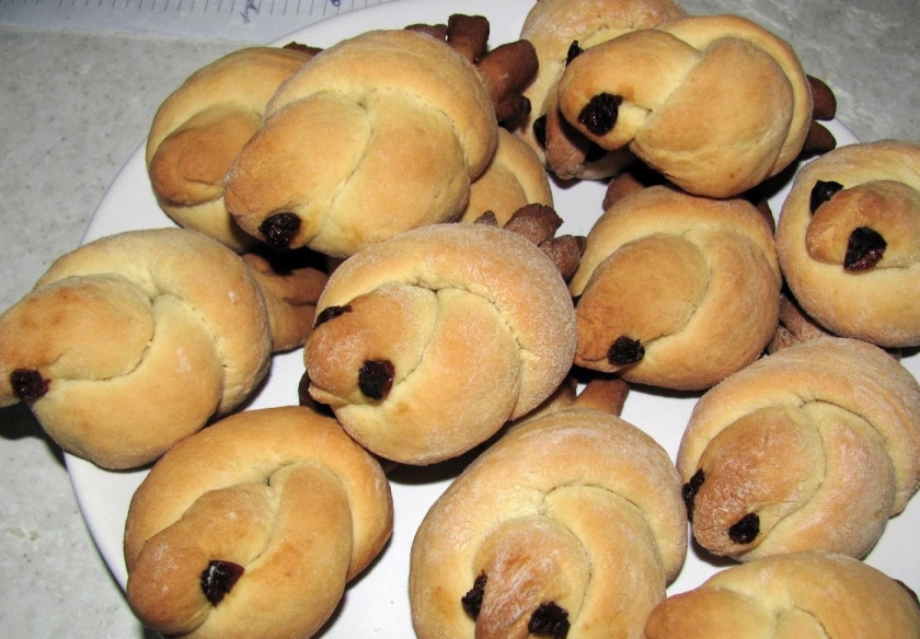 1. Этап. Булочки на кефире без дрожжей: 7. Выпекаю булочки в разогретом до 180-200 градусов духовом шкафу 20-25 минут.