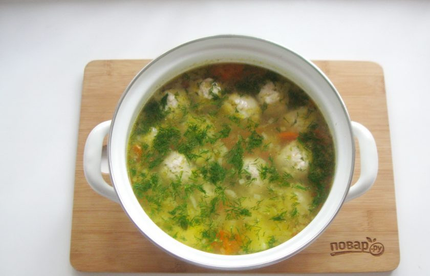 1. Этап. Суп с желтой чечевицей: В готовый суп добавьте нарезанный укроп или петрушку.