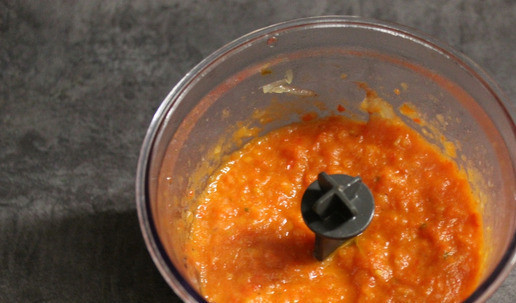 1. Этап. Паста с сыром страчателла и запечёнными овощами: Сварить используемые макаронные изделия, согласно инструкции на упаковке. Достаём овощи из духовки и измельчаем с помощью блендера.