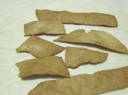 1. Этап. Торт Наполеон с очень вкусным кремом: Остатки теста тоже раскатайте в произвольную форму и выпекайте.