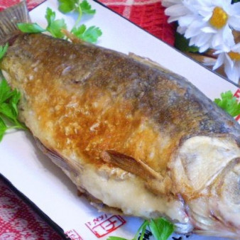 Жареная речная рыба