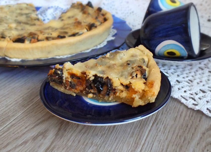 1. Этап. Пирог с черносливом и сметаной: Приятного аппетита!