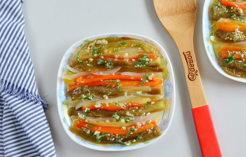 1. Этап. Эскаливада: Сверху полейте маслом с чесноком и базиликом. Блюдо готово!