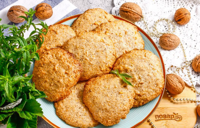 1. Этап. Ореховое печенье без муки: Остудите печенье и выложите его на тарелку, подавайте с чаем.