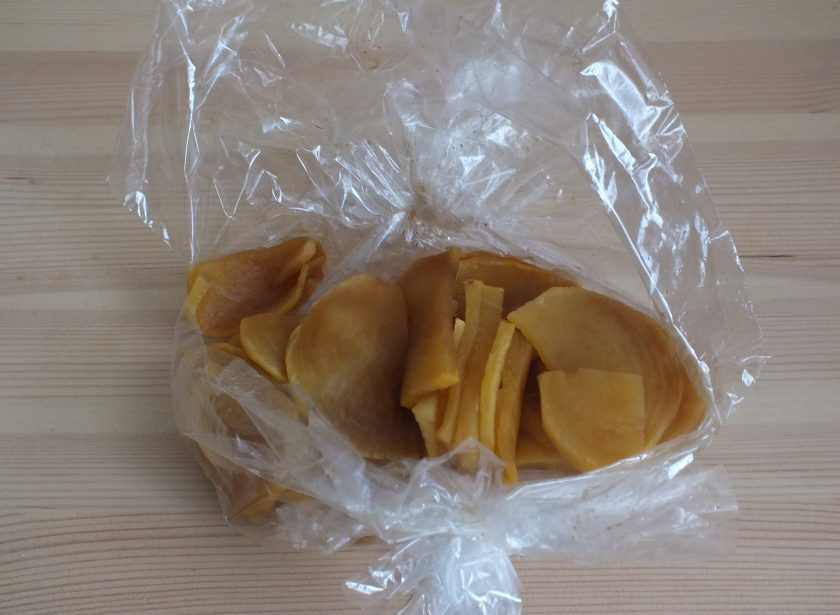 1. Этап. Пареная репа в микроволновке: Аккуратно откройте.