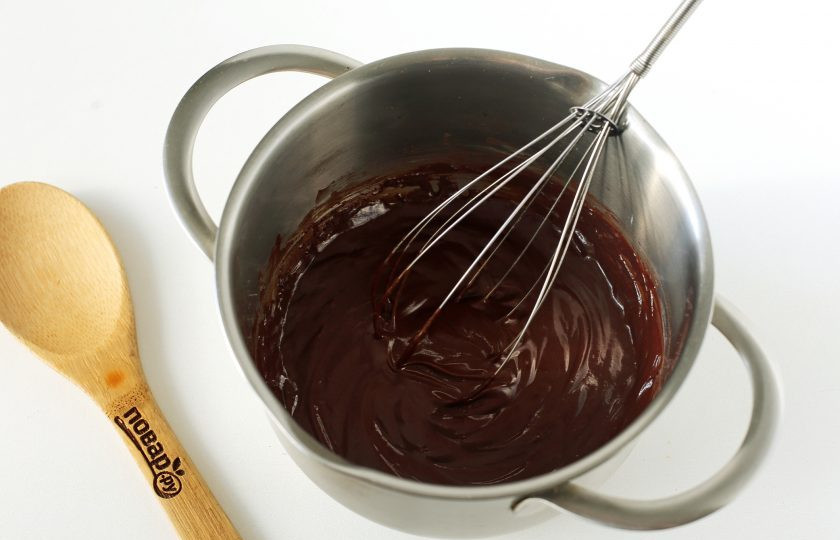 1. Этап. Глазурь из сметаны: Снимите с огня и охладите до комнатной температуры. Глазурь из сметаны готова.