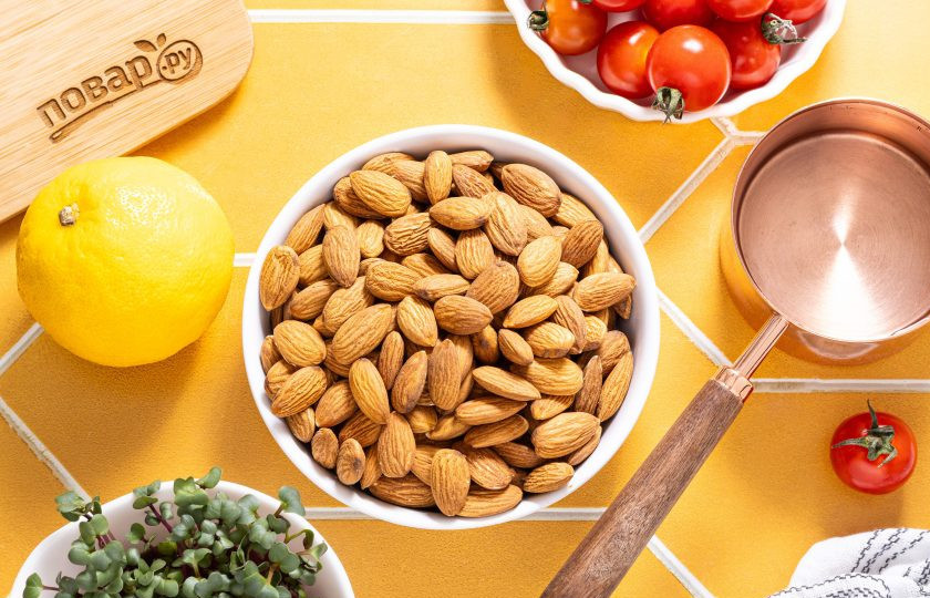 1. Этап. Крем-сыр из миндаля: Подготовьте все ингредиенты.