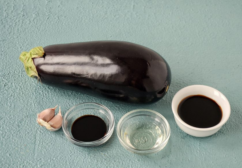 1. Этап. Стейки из баклажанов: Подготовьте все ингредиенты.