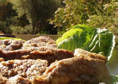 1. Этап. Жареная говяжья печенка с горчицей: 4. Подавать такую печенку лучше всего с жареным картофелем, помидорами и мятными соусами.