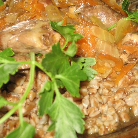 1. Этап. Сердце куриное: Спустя час блюдо можно снимать с огня и подавать к столу с любимым гарниром и свежей зеленью. Приятного аппетита!