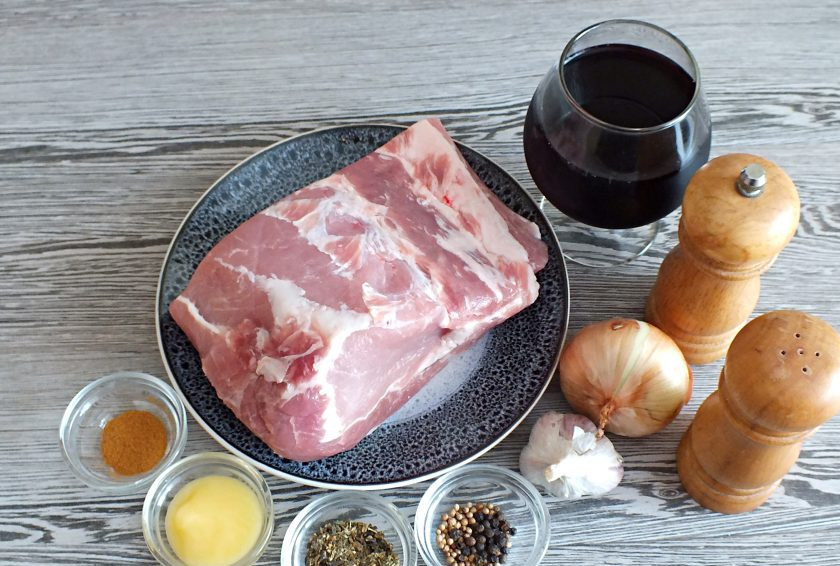 1. Этап. Буженина в вине: Подготовьте необходимые ингредиенты.