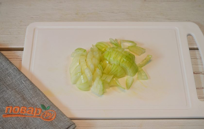 1. Этап. Оши палов: 2. Лук нарежьте произвольно.