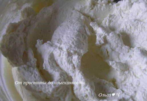 1. Этап. Рулет на сгущёнке с миндалём: Перемешайте.