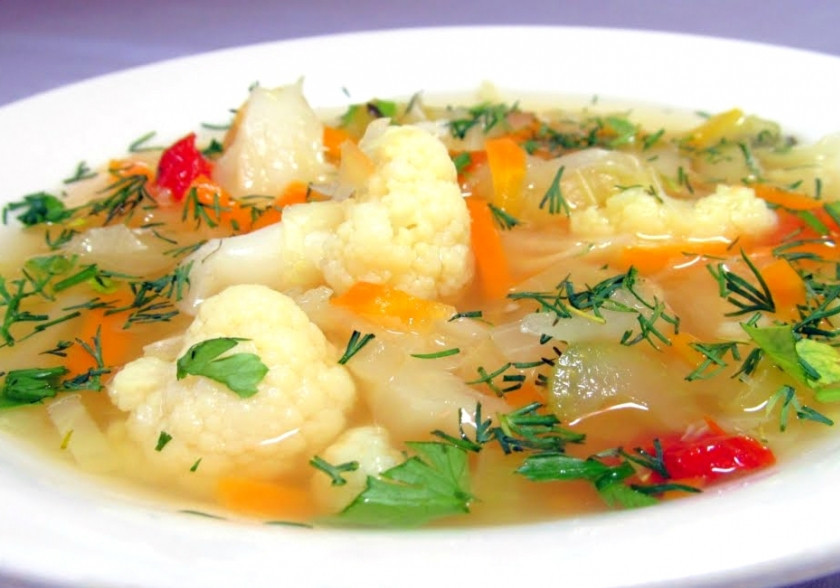 1. Этап. Жиросжигающий суп: Через 10 минут суп можно разливать по тарелкам. Зелень подайте на стол и посыпьте ей суп. Приятного вам похудения!