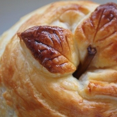 1. Этап. Запеченное яблоко в слоеном тесте: Готово! :)