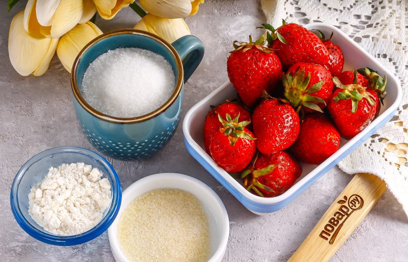 1. Этап. Маршмеллоу из клубники: Подготовьте указанные ингредиенты.