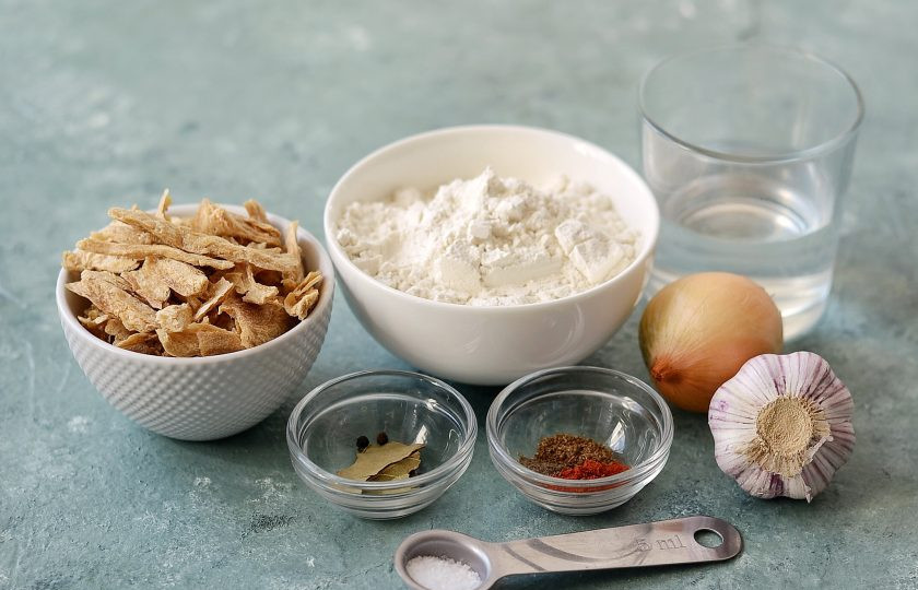 1. Этап. Соевые пельмени: Подготовьте все ингредиенты.