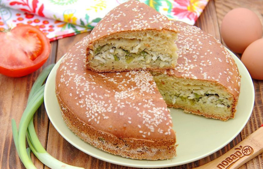 1. Этап. Заливной пирог на кефире с яйцом: Готовый пирог нарезаем на порции и подаем к столу. Приятного аппетита!