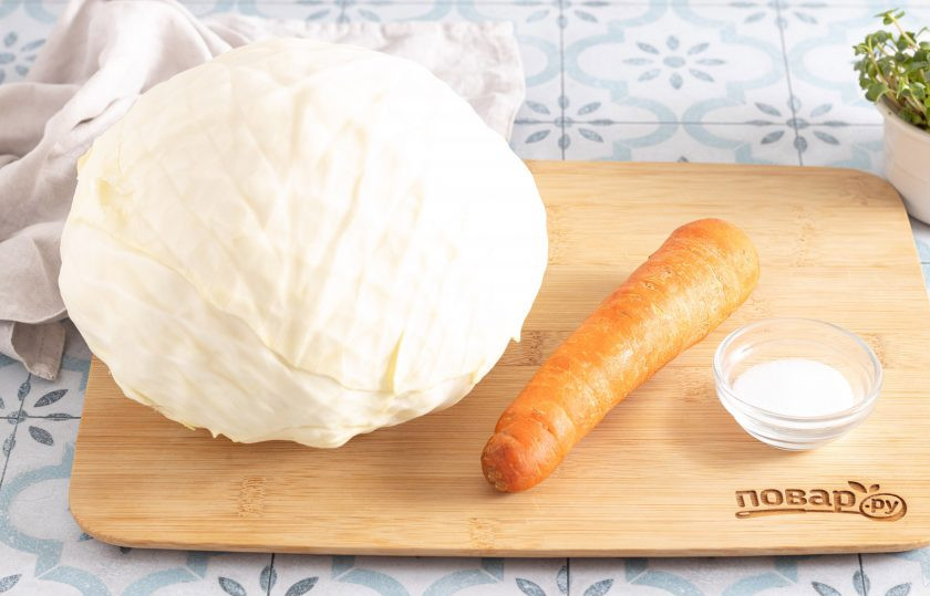 1. Этап. Квашеная капуста классическая в банке: Подготовьте все ингредиенты.