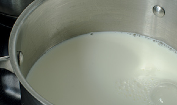 1. Этап. Запеканка из риса: 2. Вскипятить молоко, добавив соли и масла.