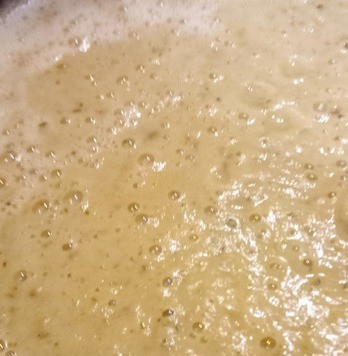 1. Этап. Суп-пюре с авокадо и цуккини: Пробить суп блендером и можно подавать.