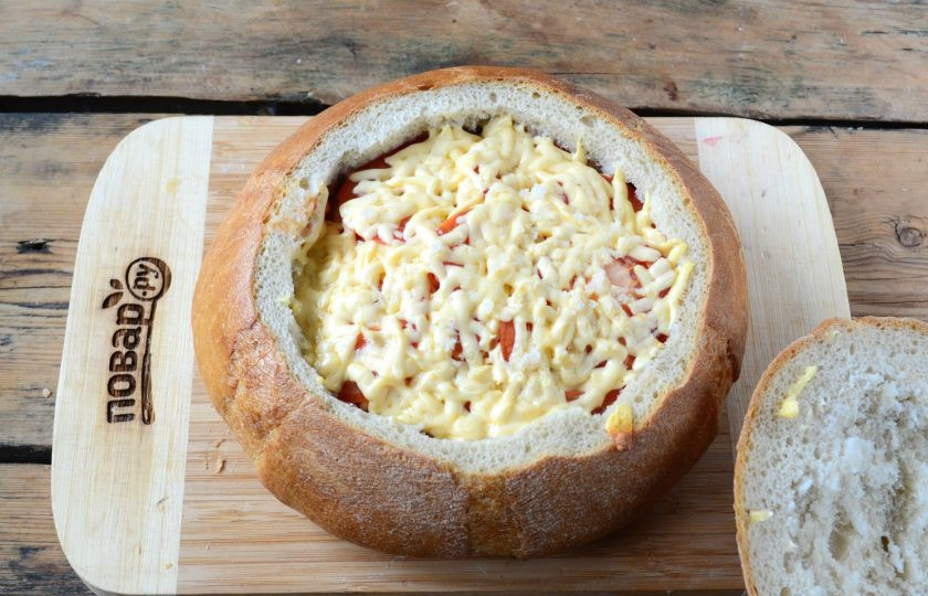 1. Этап. Гигантский мегабутер: Гигантский мегабутер готов. Присыпьте его зеленью, можно также полить кетчупом. Конечно, такой бутерброд можно съесть и самому, но лучше поделиться с друзьями, разрезав его, как пиццу.